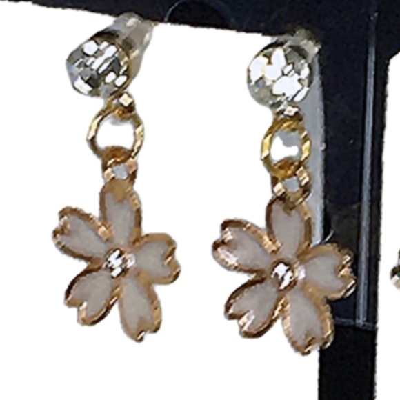 2 PAIR Stud Earrings Hand Crafted Floral Motif with simulated Crystals - Picture 3 of 6